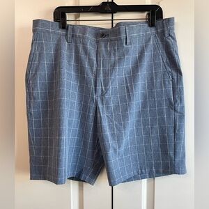 IZOD golf shorts men’s size 36.